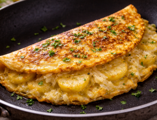 La receta fácil del día: omelette de papa y queso súper cremoso listo en 15 minutos