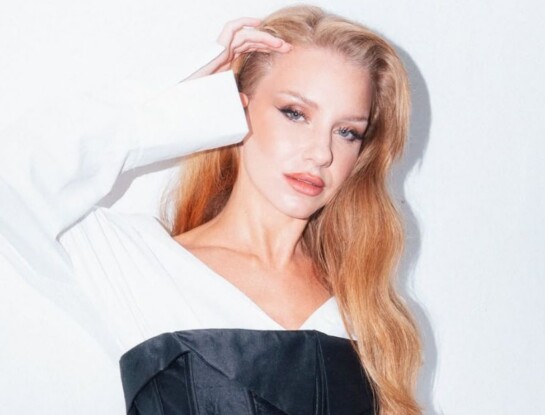 El look sofisticado y moderno de Rocío Pardo: corset, off white y pantalón amplio