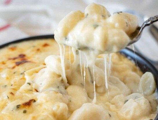 Gnocchis dorados en sartén: receta fácil y rápida con salsa de queso