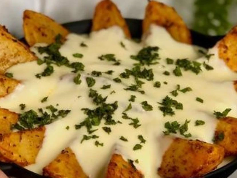 Papas crocantes con espuma de queso: la receta fácil para un plato gourmet en casa