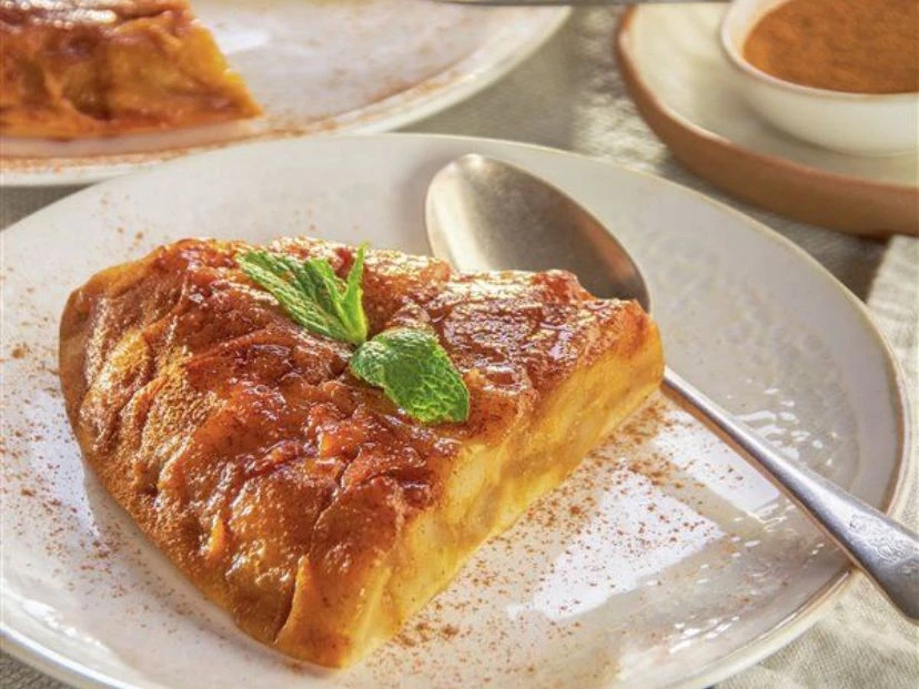 Tortilla dulce de manzana caramelizada: la receta fácil que reinventa un clásico