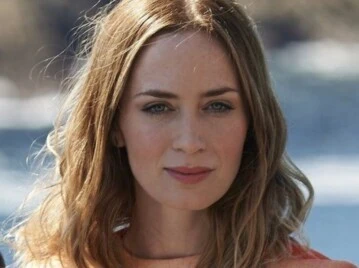 Emily Blunt, súper chic, en la premiere de "El diablo viste a la moda 2" en Londres