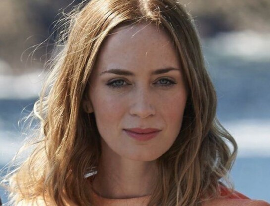 Emily Blunt, súper chic, en la premiere de "El diablo viste a la moda 2" en Londres