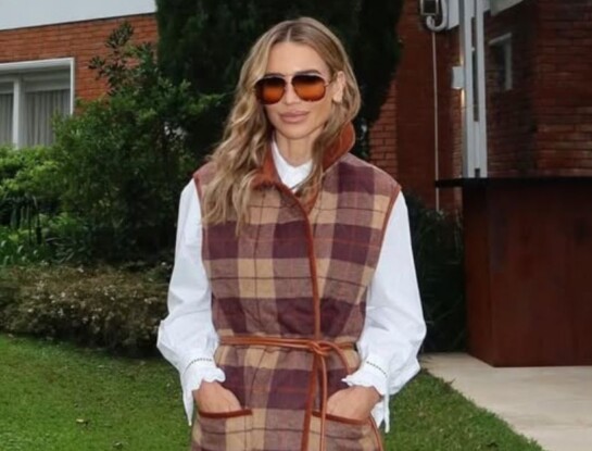 María Vázquez apostó al estilo campestre chic con chaleco a cuadros