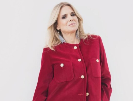 Flavia Palmiero apostó al rojo y al denim: el look elegante y canchero que podés copiar