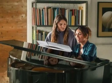 De qué trata “Sobran las palabras”, la película italiana de Netflix que mezcla música, familia e identidad y está en el top 6.