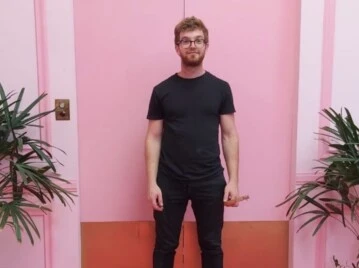 "Diseño lugares que generan experiencias": Manuel Kogan, el diseñador argentino que trabajó con Tini y Bizarrap