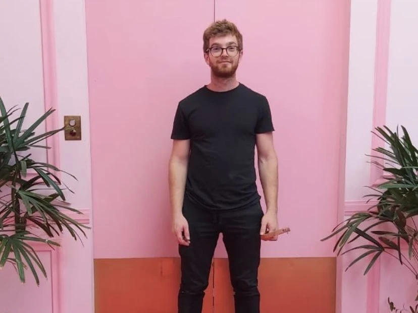 "Diseño lugares que generan experiencias": Manuel Kogan, el diseñador argentino que trabajó con Tini y Bizarrap