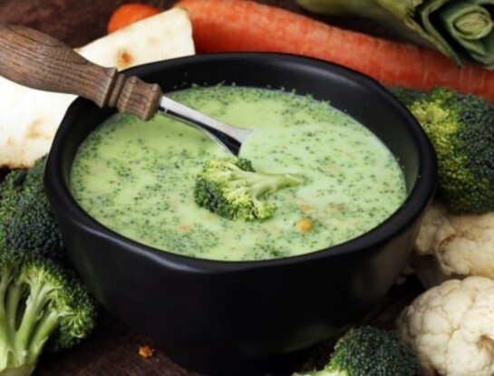 Dip caliente de espinaca y queso: la receta fácil para una fondue cremosa