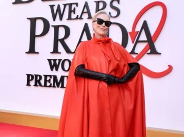 Meryl Streep impactó en la premiere de "El diablo viste a la moda 2" by Givenchy