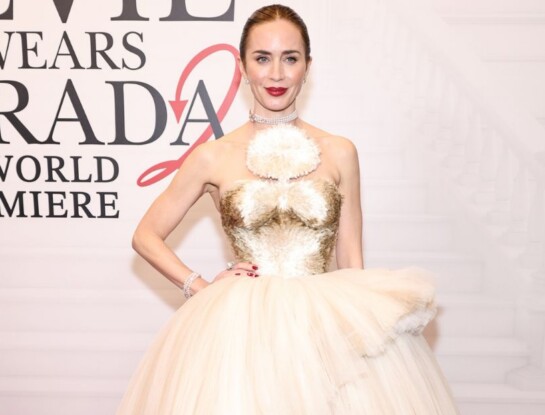 Emily Blunt y su impactante look de Schiaparelli en la premiere de "El diablo viste a la moda 2"