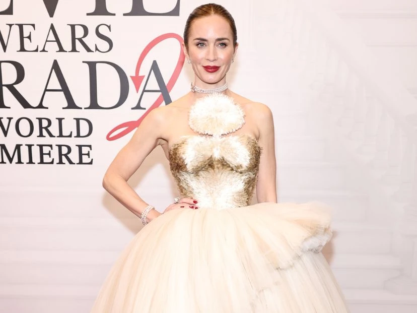 Emily Blunt y su impactante look de Schiaparelli en la premiere de “El diablo viste a la moda 2”