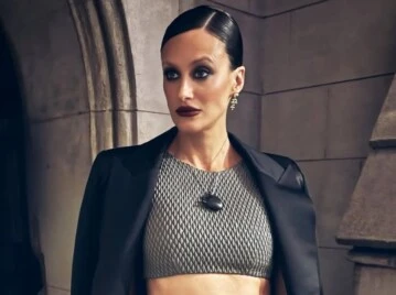 Mónica Antonópulos deslumbró en los Premios ACE con un look sofisticado y audaz