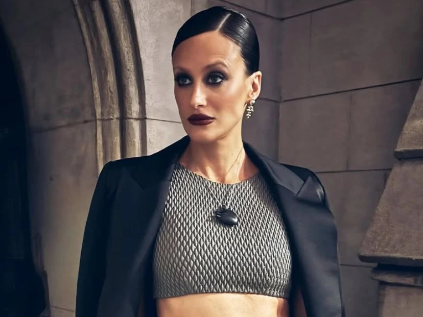 Mónica Antonópulos deslumbró en los Premios ACE con un look sofisticado y audaz