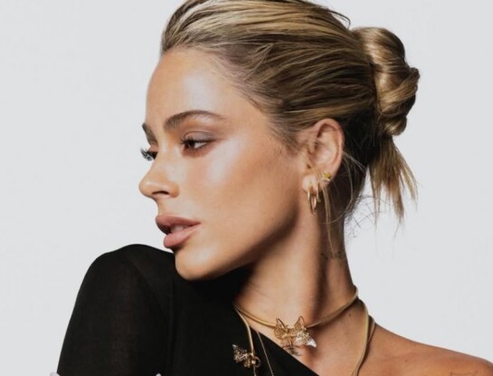 Así es el elegante outfit total black de Tini que marca tendencia