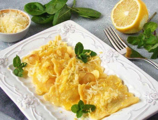 Pasta casera: la receta de los ravioles de ricota y limón