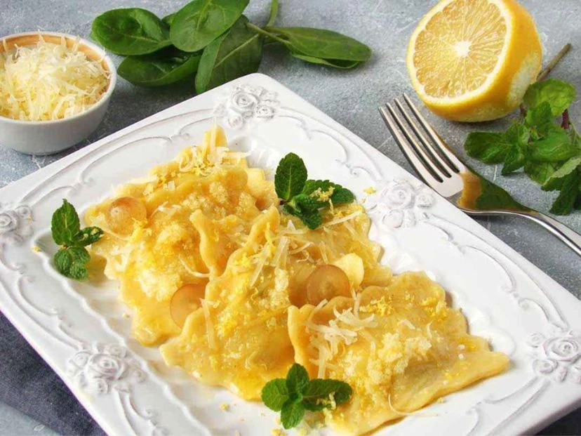 Pasta casera: la receta de los ravioles de ricota y limón