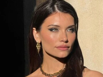 Eva Dominici y su look de alto impacto by Carolina Herrera