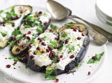 Berenjenas al horno fáciles: receta con yogur y toque dulce