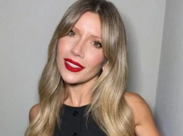 Laurita Fernández deslumbró con un look total black inspirado en Carolyn Bessette