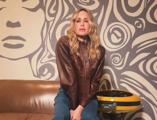 El look de Julieta Prandi confirma que el wide leg será el jean más visto esta temporada