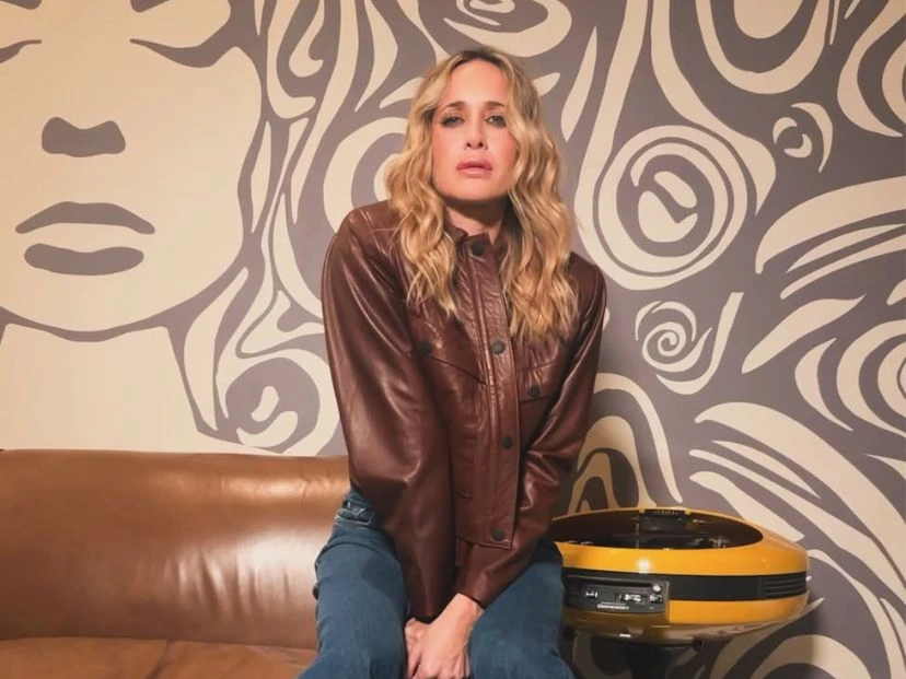 El look de Julieta Prandi confirma que el wide leg será el jean más visto esta temporada