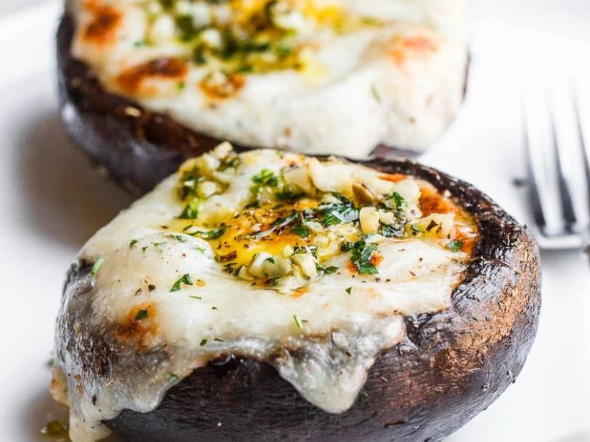 Hongos con crema de ajo y huevo mollet: receta fácil y gourmet en simples pasos