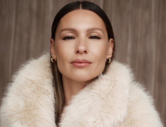 El abrigo con cuello tubo se impone como el favorito del otoño: la elección de Pampita para los días de frío