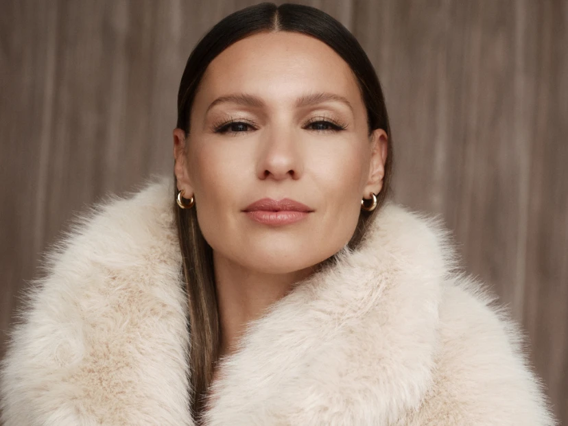 El abrigo con cuello tubo se impone como el favorito del otoño: la elección de Pampita para los días de frío