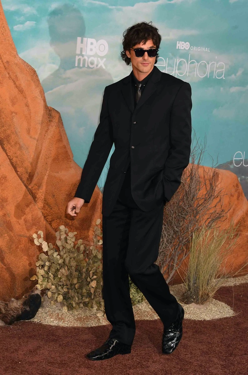 de Zendaya a Jacob Elordi, los looks del elenco de Euphoria en la alfombra roja