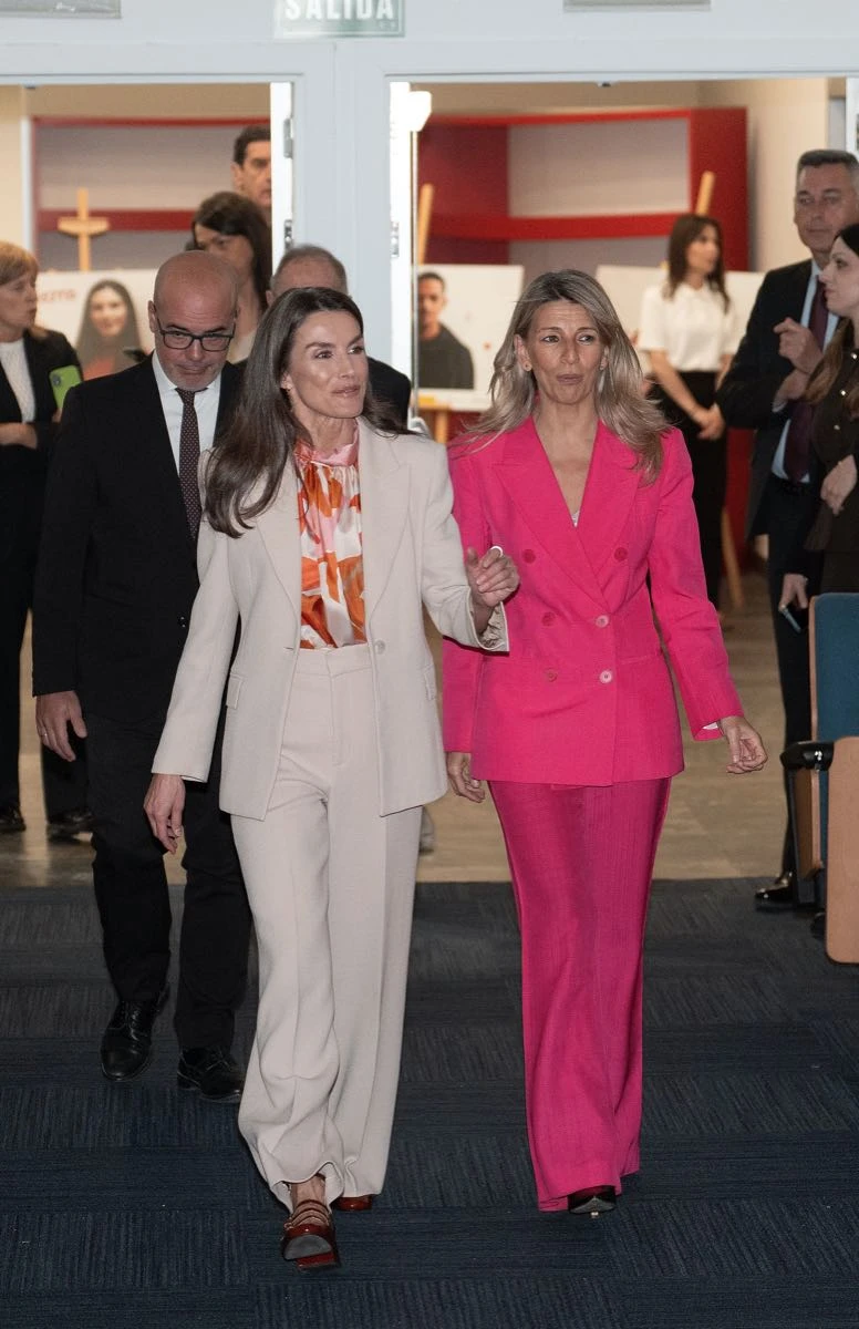 La reina Letizia con sus zapatos Mary Jane. 