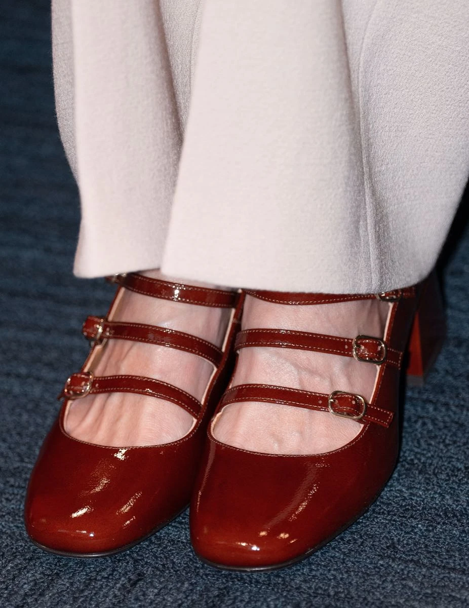 La reina Letizia con sus zapatos Mary Jane. 