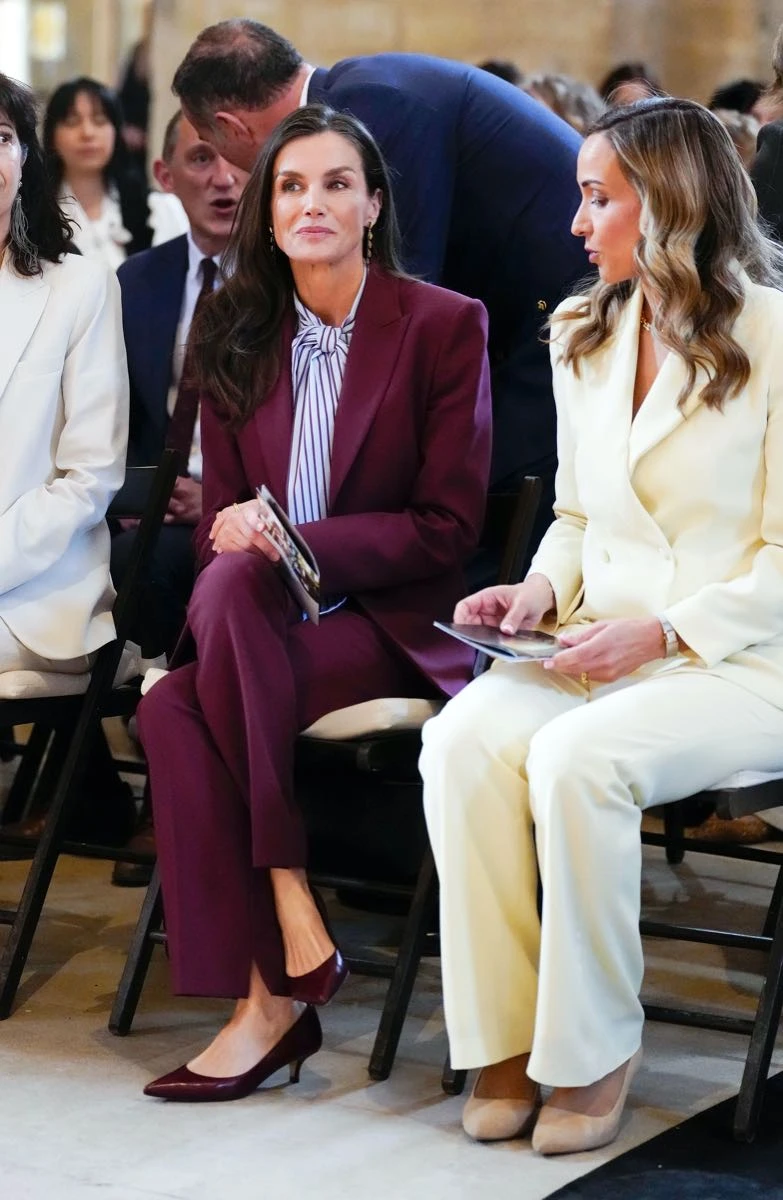 Look de Letizia Ortiz lleno de tendencias.