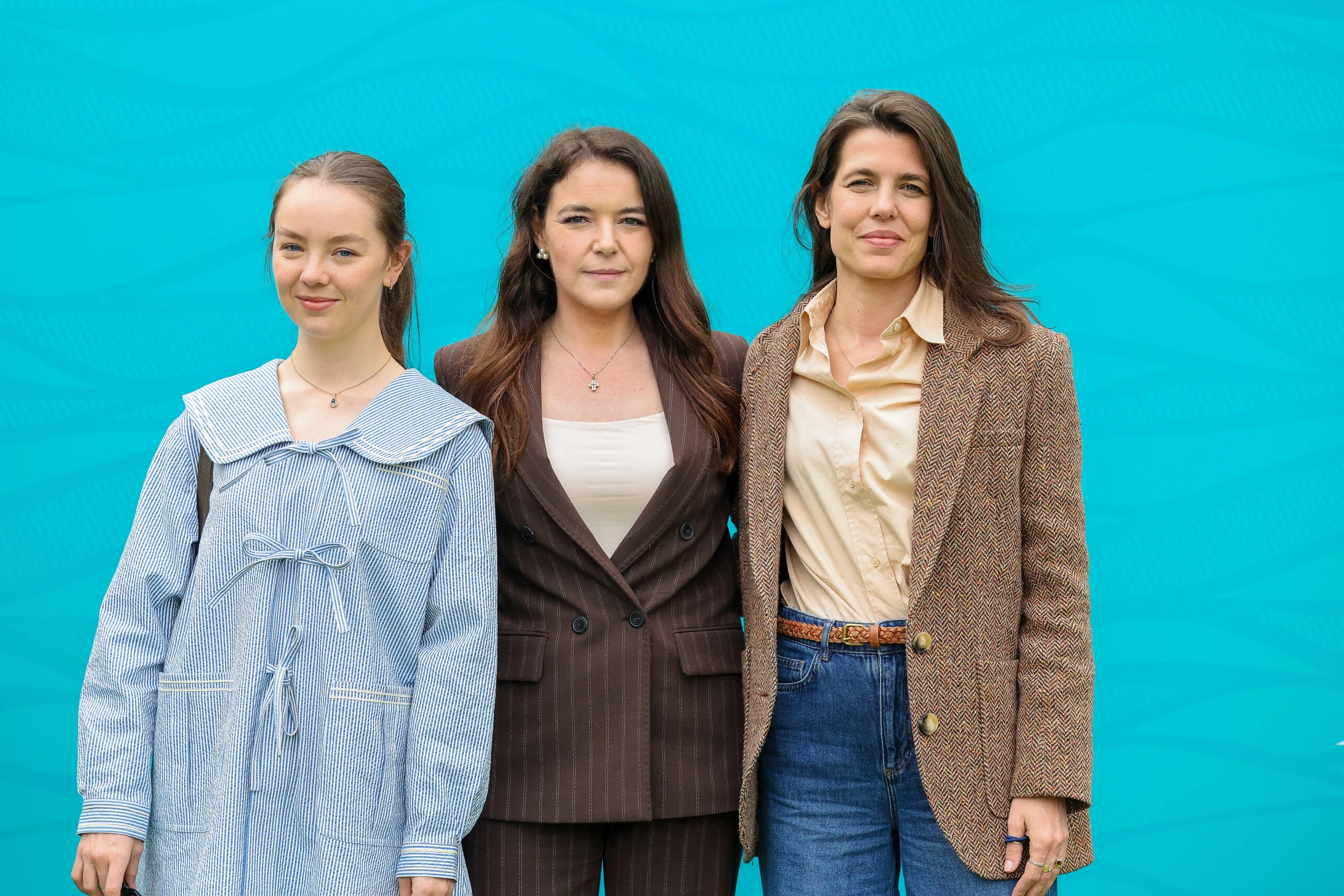 La princesa Alexandra de Hannover, Mélanie-Antoinette de Massy y Charlotte Casiraghi durante la sexta jornada del Rolex Monte-Carlo Masters en el Monte-Carlo Country Club de Mónaco.
