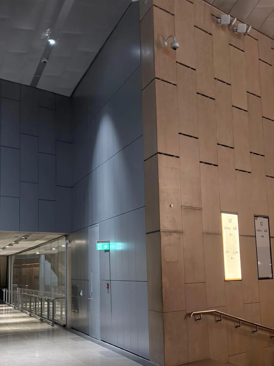 La señalética está resulta con Barrisol impreso, 