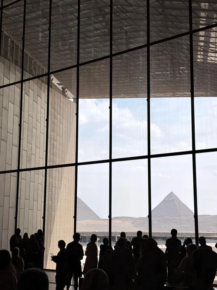 El Gran Museo Egipcio (GEM) en Guiza está alineado con Las Pirámides de Egipto,