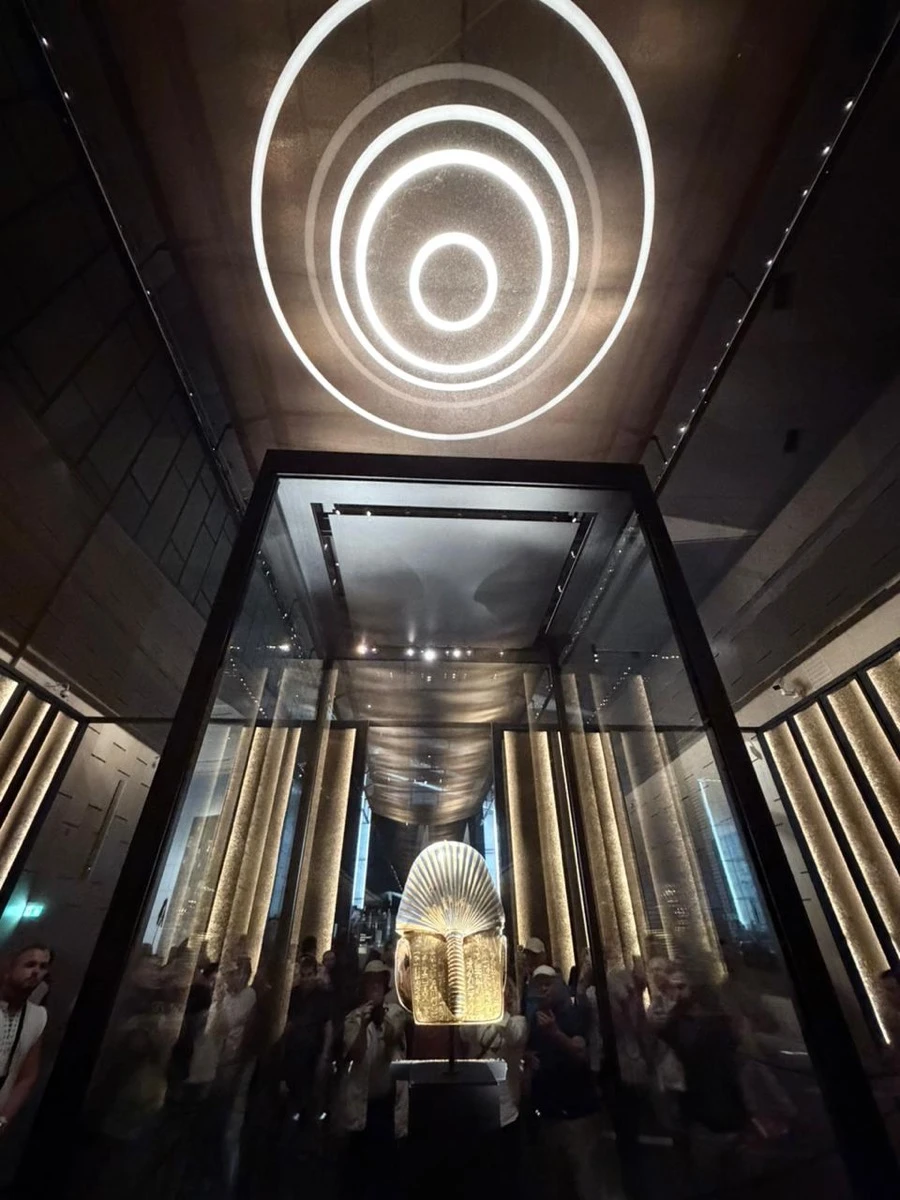 El Gran Museo Egipcio fue diseñado por el estudio Heneghan Peng Architects. 