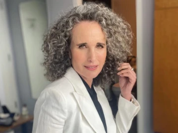 Grey blending la técnica que acompaña tus canas y empareja el tono del pelo