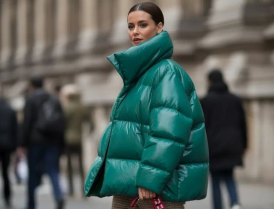 Guía de estilo: cómo se llevan las camperas puffer que se usan esta temporada
