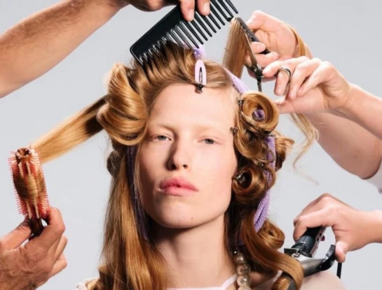 Hábitos invisibles que debilitan tu pelo: lo que hacés todos los días y no sabías que lo está arruinando