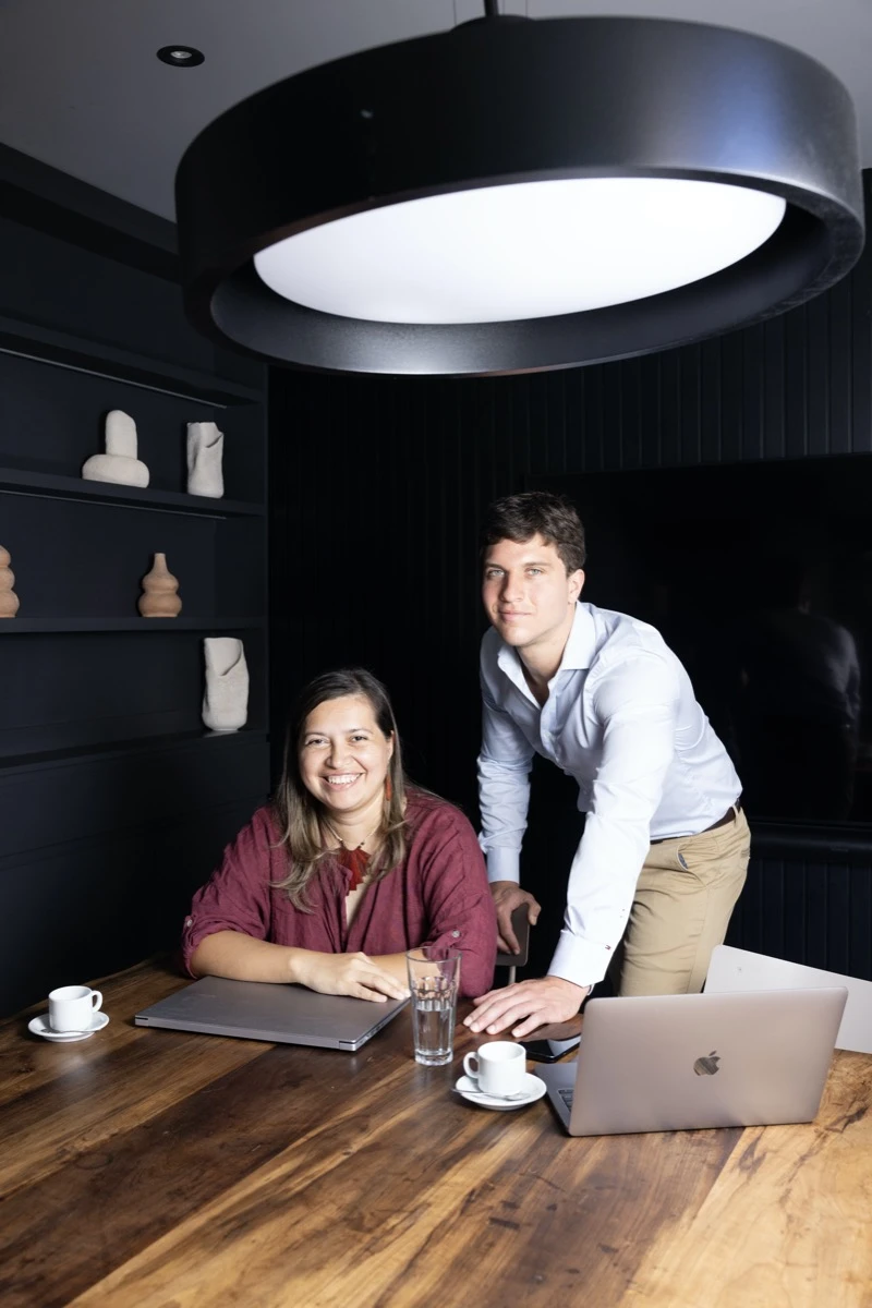 Juliana Mombelli y Martín Laniado Spilzinger estrenaron la primera oficina de OLAM, en Palermo. 