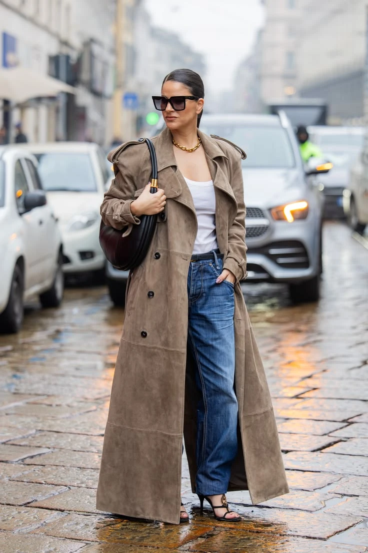 7 looks con trench: cómo usar el abrigo clave del entretiempo este otoño
