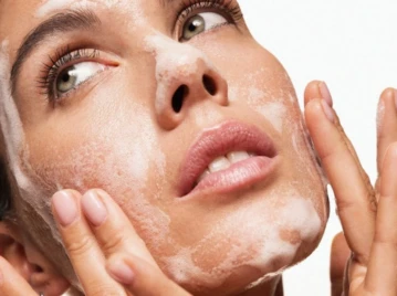 Limpieza facial: cómo elegir los activos adecuados para una rutina simple y efectiva