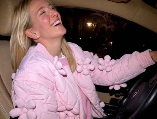 La puffer de Luisana Lopilato que transforma el look: flores 3D y estilo romántico