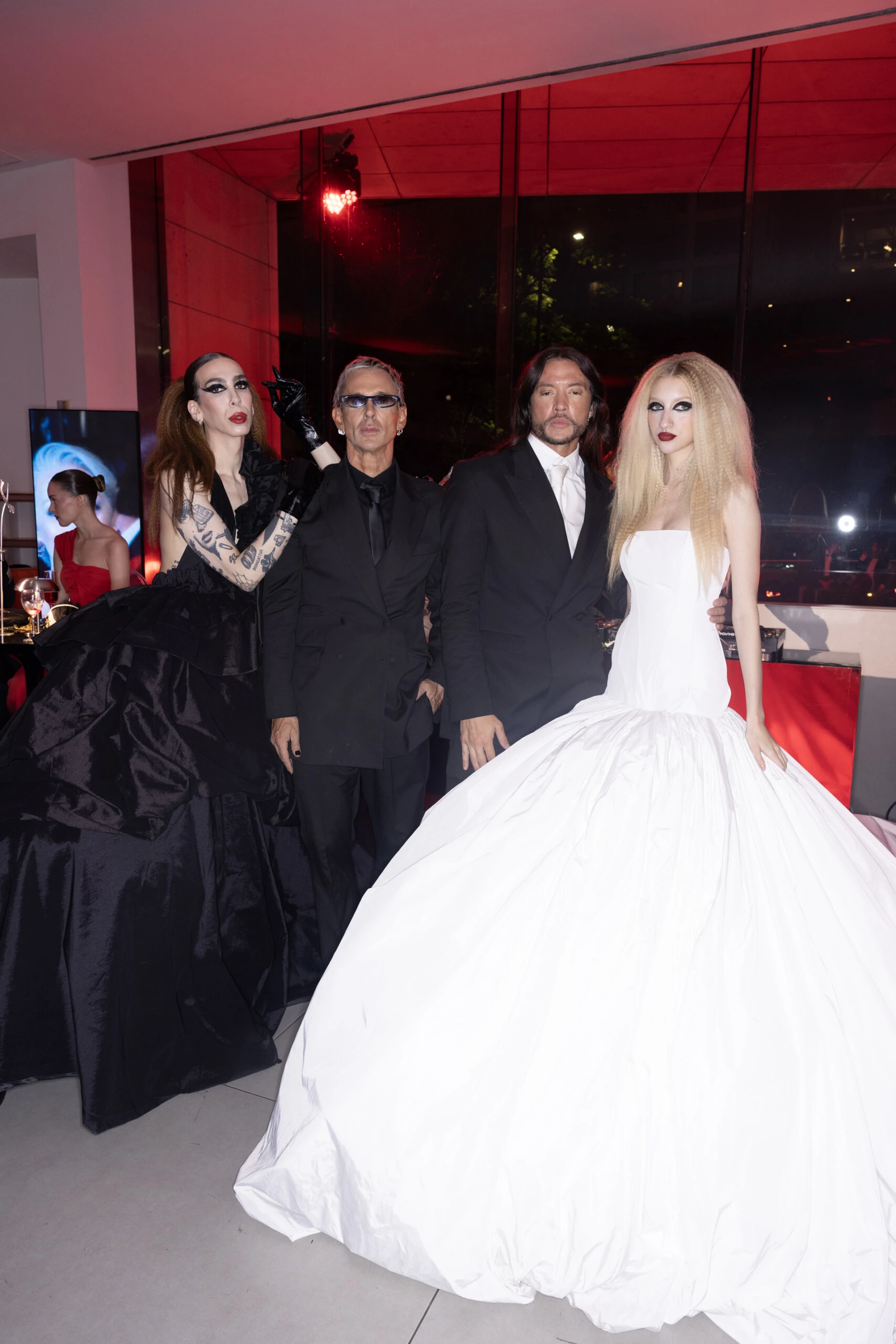 Gustavo Pucheta y Fabián Paz junto a sus musas.