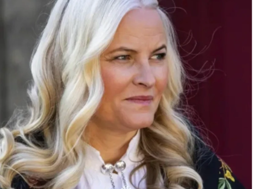 Mette-Marit de Noruega apareció con bigotera: cómo enfrenta la enfermedad por la que podría necesitar un trasplante