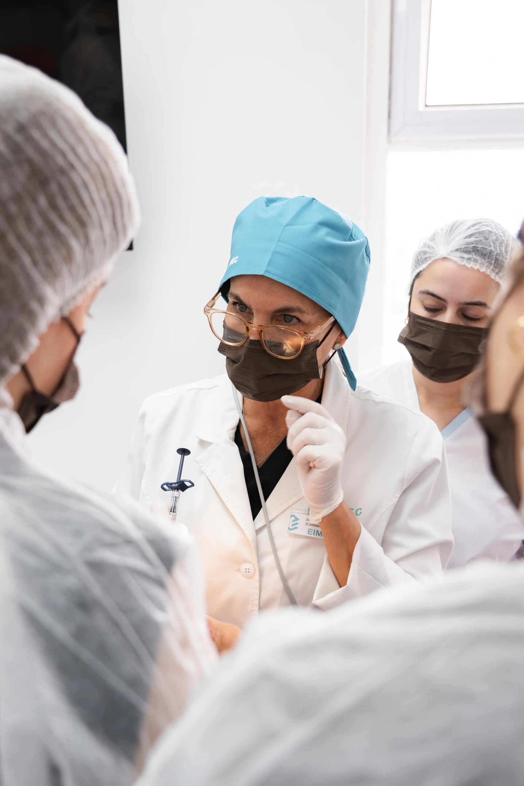 El aprendizaje en estética facial requiere entrenamiento clínico, no solo formación teórica.