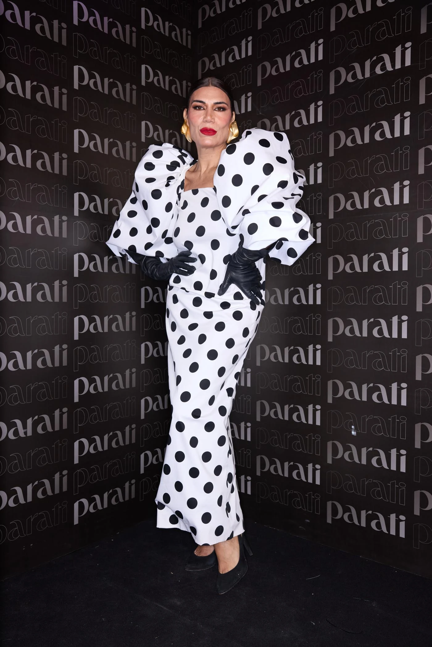 Flor de la V con vestido a lunares de Adrián Brown.