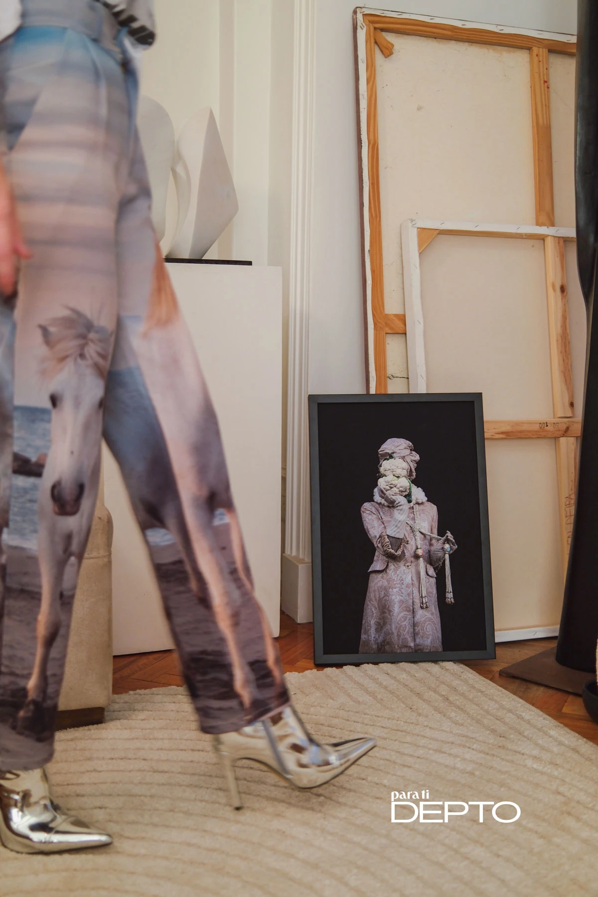 El arte y las piezas de diseño de autor son clave en el departamento de Inés Taquini. 