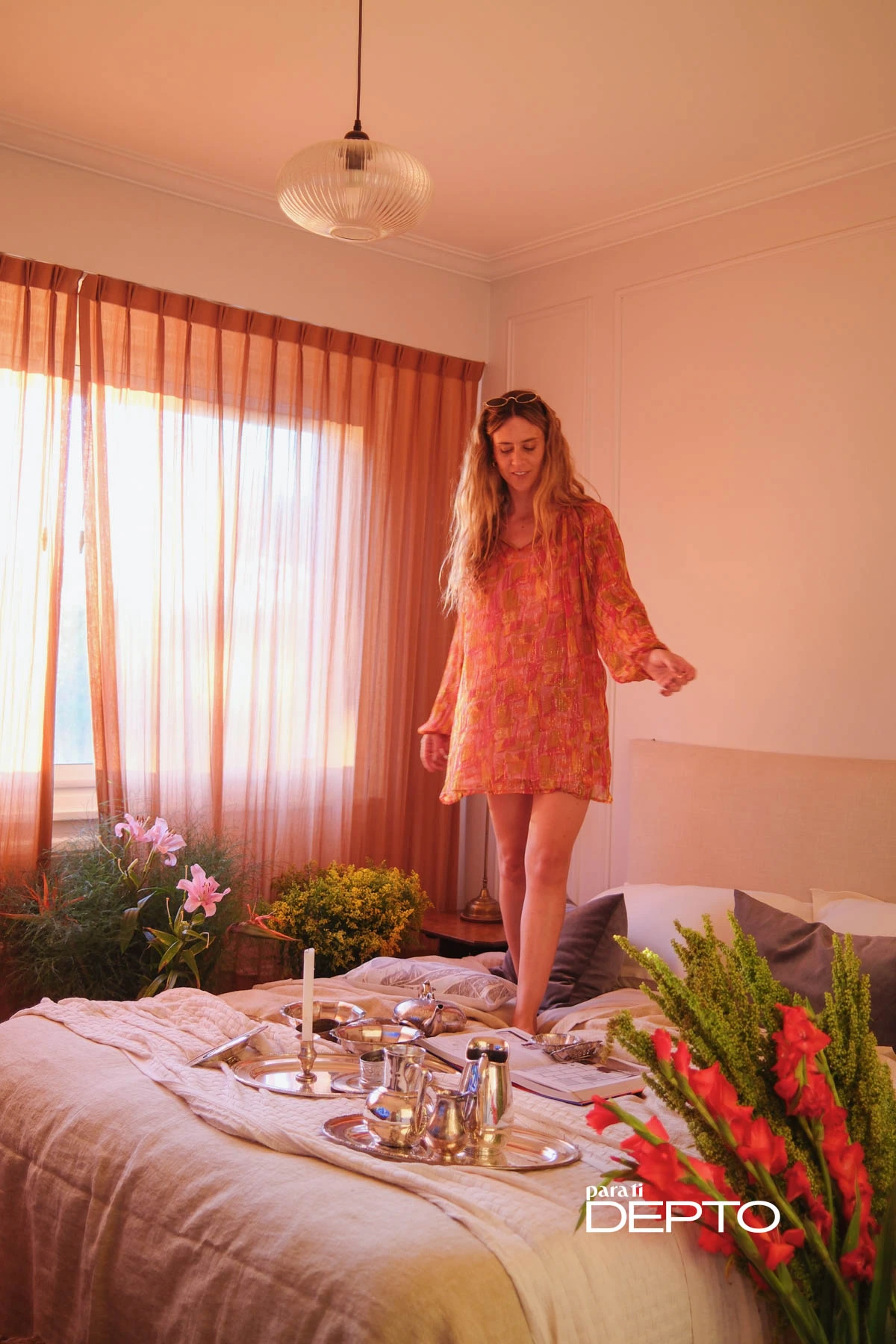 A lo largo del día, la luz transforma por completo la percepción del espacio. 